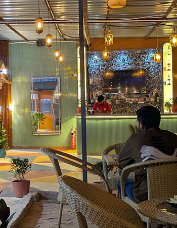 Yaariyaan Cafe